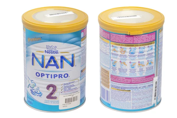 Kiev, Ukrayna - 28 Ağustos 2019: Nan 2 Optipro süt formülü tamamlayıcı gıdalar ile birlikte çocuk diyetinin bir süt bileşeni olarak 6 aylık çocukların beslenmesi için tasarlanmıştır. Katalog için yalıtılmış ambalaj