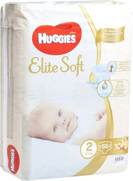 Kiev, Ukrayna - 12 Eylül 2019: Bebek Bezi Huggies Elite Soft. İçve dışta son derece yumuşak malzemelerden oluşturulmuştur. Emici kanalları ile özel bir iç tabaka emer 