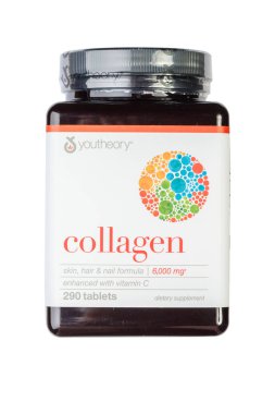 KIEV, UKRAINE - 16 Haziran 2020: markanın ambalajında kolajen. Dozaj 6000 mg.