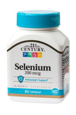 KIEV, UKRAINE - 19 Haziran 2020: Selenyum vitamin kompleksi desteği. Şişe ve mineraller. Beyaz arkaplan