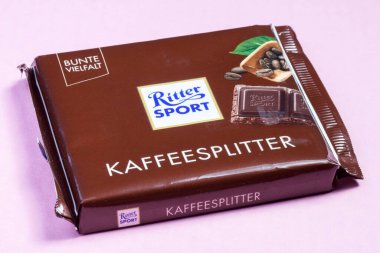 KIEV, UKRAINE - 26 Temmuz 2020: Ritter Spor koyu çikolatası. Alfred Ritter GmbH & Co 'dan Ritter Spor Çikolatası