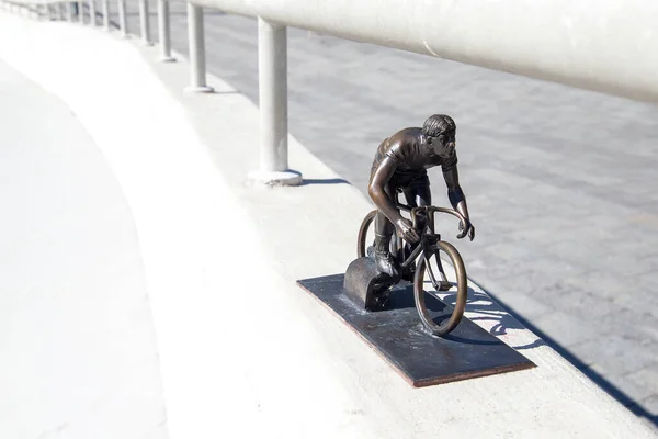 Kiev Ukraine August 2020 Miniskulptur Cyklist Installeras Kievs Velodrom Bakgrund — Stockfoto