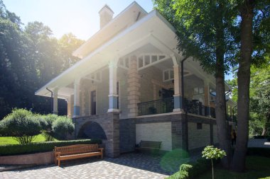 Novye-Petrivtsi, Ukrayna - 14 Ağustos 2020: Mezhyhirya, Ukrayna - 10 Kasım 2019: Putin 'in Mezhyhirya Köşkü