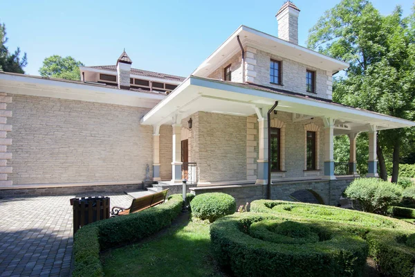 Novye-Petrivtsi, Ukrayna - 14 Ağustos 2020: Mezhyhirya, Ukrayna - 10 Kasım 2019: Putin 'in Mezhyhirya Köşkü