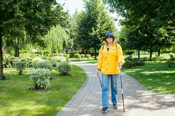 Kiev Ukrajina Září 2020 Nordic Walking Cvičení Dobrodružná Turistika Koncept — Stock fotografie