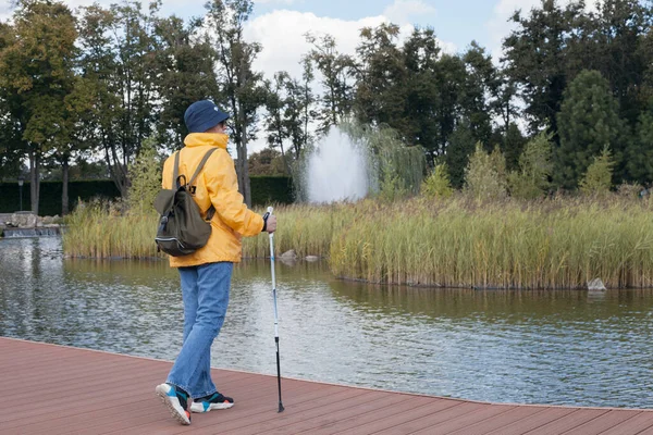 Kiev Ukrajina Září 2020 Dobrodružná Trekingová Koncepce Cvičeními Nordic Walking — Stock fotografie