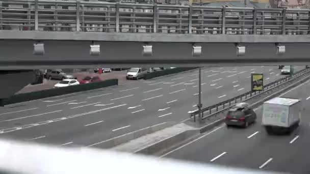 Vista Desde Arriba Tráfico Automotriz Turismos Conduciendo Por Carretera Sin — Vídeo de stock