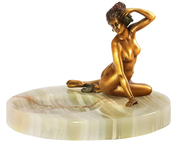 白い背景に分離されたブロンズ裸婦で飾られた大理石の灰皿 — ストック写真