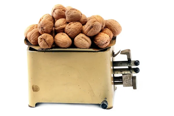 Antika makine üzerinde izole beyaz arka plan ölçekler