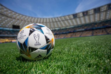 Kiev, Ukrayna - 16 Mayıs 2018: Uefa Şampiyonlar Ligi Final Kiev resmi maç topu