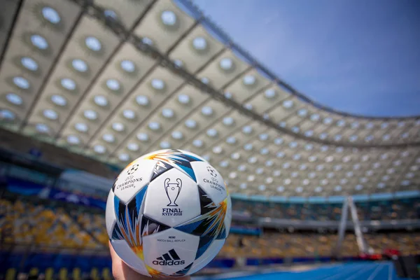 Kiev, Ukraina - 16 maj 2018: Uefa Champions League slutliga Kiev officiell matchboll — Stockfoto