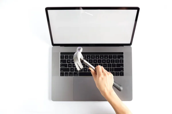 Lap Top Ansicht mit Händen auf weißem Hintergrund — Stockfoto