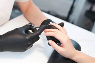 Manikürcü eller metal kozmetik tırnak makası kesme manikür için kullanma