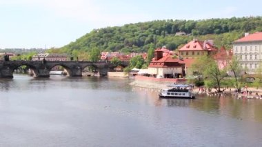 Manzaralı Vltava Nehri ile Charles Bridge, Prague, Çek Cumhuriyeti