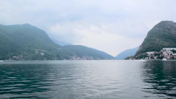 Lugano, Švýcarsko. Panorma jezero. — Stock video