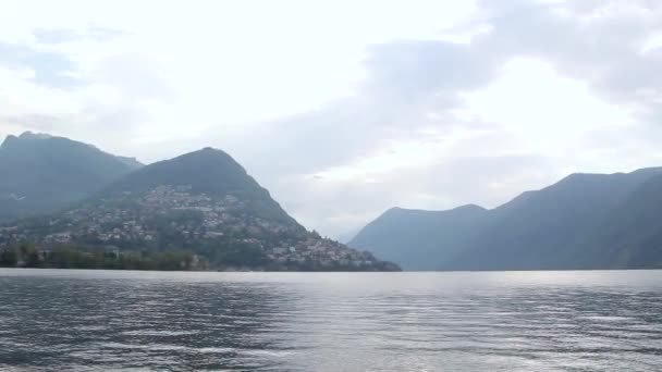 Paisaje de Suiza con lago y montañas, Lugano — Vídeos de Stock