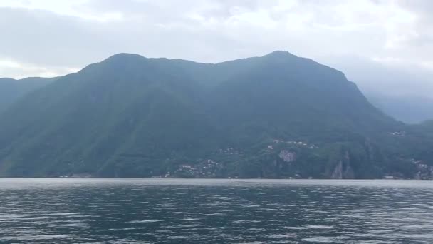 Vista del lago Lugano y la montaña — Vídeos de Stock