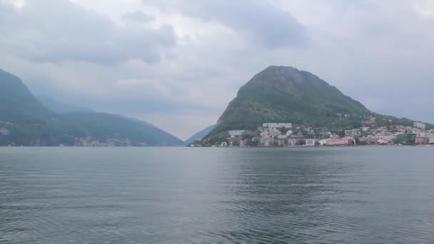 Sjön Lugano Schweiz Alperna Forest Mountain Lake resa — Stockvideo