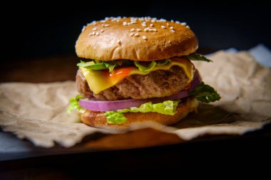 Susam tohumu çörek rustik moody çizburger