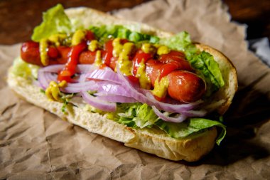 Süslü ızgara hotdog Topingler dolu
