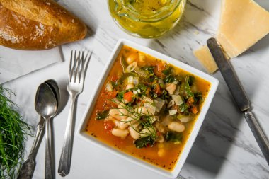 Köylü çorbası rezene ile İtalyan Tuscan Ribollita ekmek ve cannellini fasulye