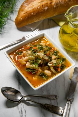 Köylü çorbası rezene ile İtalyan Tuscan Ribollita ekmek ve cannellini fasulye
