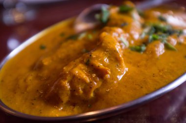 Orijinal Hint mutfağı Huysuz karanlık ışıklandırmalı Tikka Masala