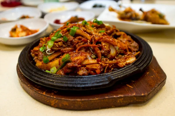 Chorizo Coreano Revuelto Jaeyook Bokkeum Hombro Cerdo Frito Con Cebolletas — Foto de Stock