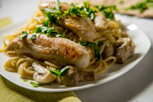 Grilled Chicken Creamy Garlic Mushroom Cheese Sauce Italian Spaghetti — Stock Photo, Image