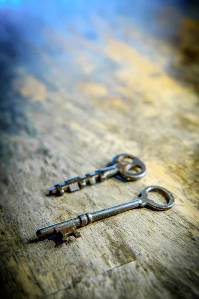 Старинный Ключ Скелета Деревянном Фоне — стоковое фото