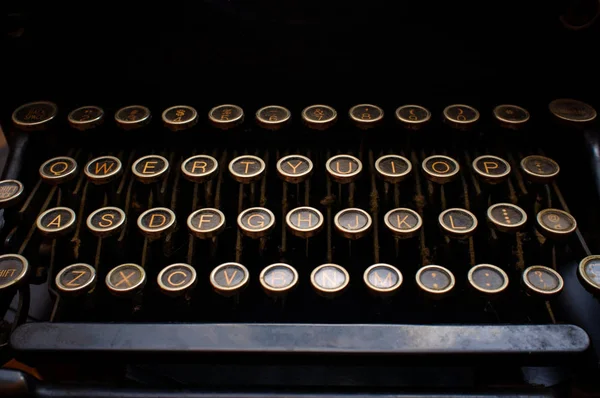 Primer Plano Oscuro Viejo Rústico Antiguas Teclas Máquina Escribir — Foto de Stock