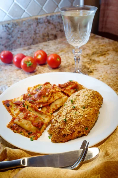 Italian Cheese Ravioli Oven Roasted Breaded Herbed Chicken Breast Cutlet — Stock Photo, Image