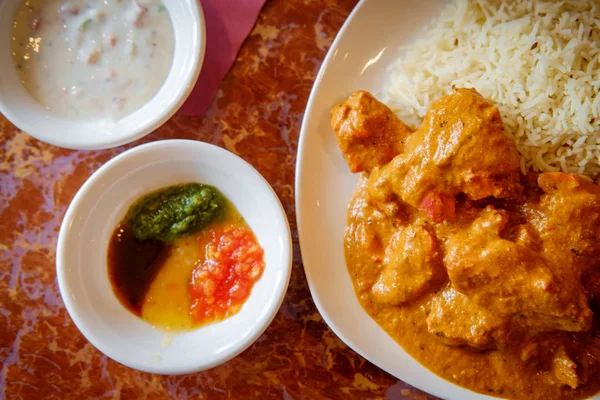 Autentikus Indiai Ételeket Tikka Masala Momos Menta Szilva Chutney Val — Stock Fotó