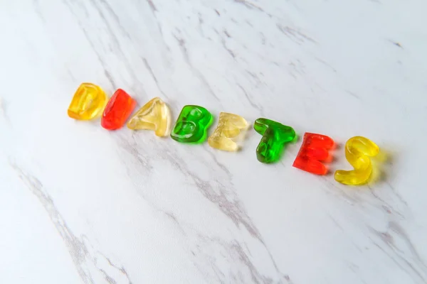 各種カラフルなグミ キャンディ文字単語糖尿病 — ストック写真