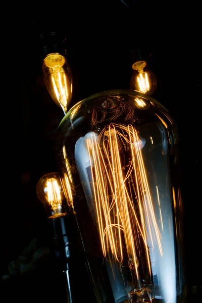 Πολλοί Κρέμονται Διακοσμητικά Αντίκες Edison Στυλ Λαμπτήρες — Φωτογραφία Αρχείου