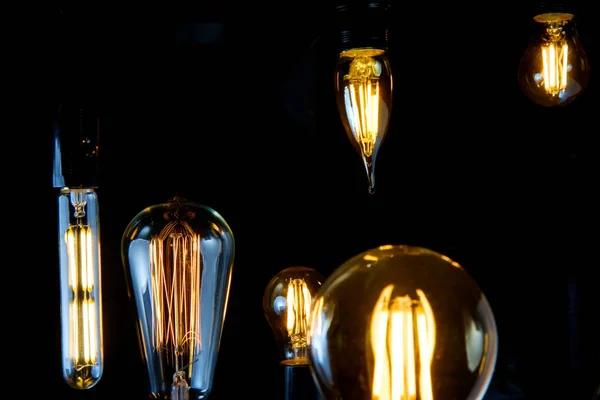 Mnoho Zavěšení Dekorativní Starožitné Edison Styl Žárovky — Stock fotografie