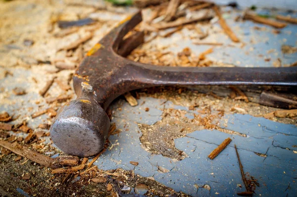 Old Worn Contracting Hammer Three Nails Distressed Work Bench — Stock Photo, Image