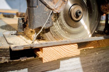 Eski yıpranmış daire testere güç aracı kesme ahşap