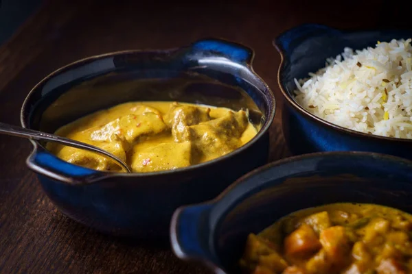 Tejszínes Indiai Étel Bárány Rogan Josh Zöldséges Korma Fehér Basmati — Stock Fotó