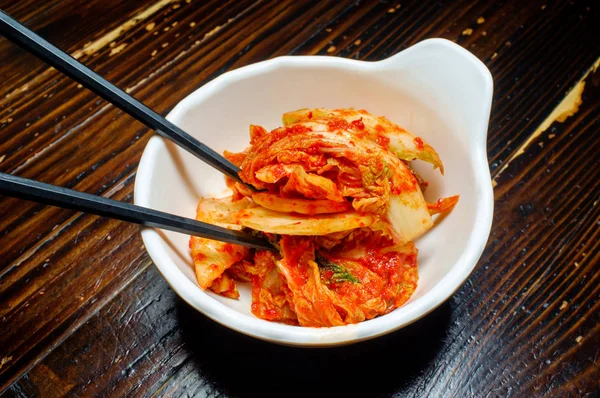 Schüssel Würzige Koreanische Kimchi Mit Gochugaru Chilipfeffer — Stockfoto