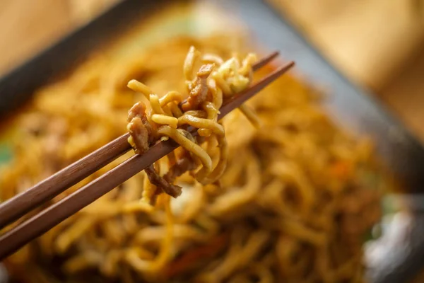 Eating Chinese Pork Mein Noodles Chopsticks — Stock Photo, Image