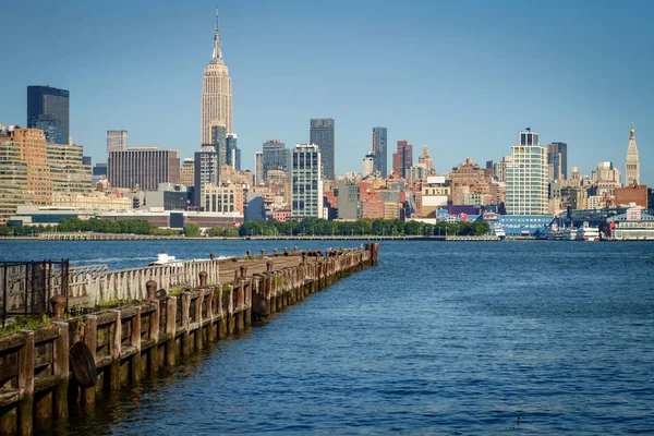 Beautiful New York City Skyline Summer Blue Sky — Stock Photo, Image