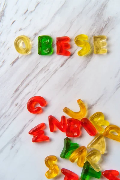 Surtido Colorido Caramelo Gomoso Letras Deletrear Palabra Obeso — Foto de Stock