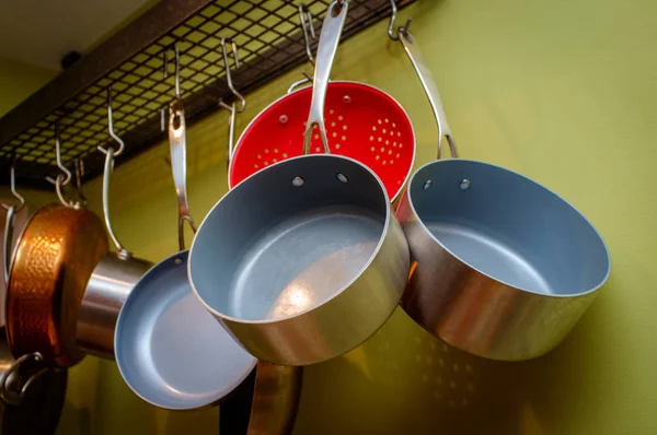 Decorative Hanging Pots Pans Home Kitchen Display — Stock Photo, Image