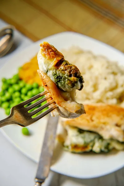 Italian Grilled Chicken Breast Stuffed Provolone Cheese Spinach Peas Mashed — Stock Photo, Image