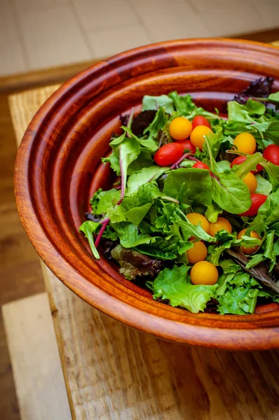 Fresh Organic Spring Mix Salad Red Yellow Grape Tomatoes — Stock Photo, Image