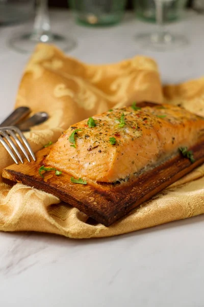 Fresh Grilled Salmon Seasoned Citrus Herb Rub Served Cedar Plank — Stock Photo, Image