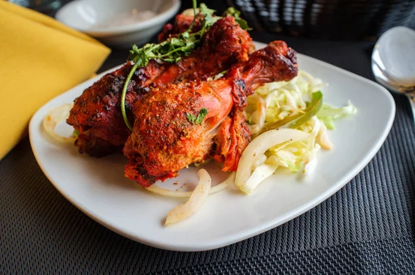 Indische Küche Würziges Tandoori Huhn Mit Koriander Garnitur — Stockfoto