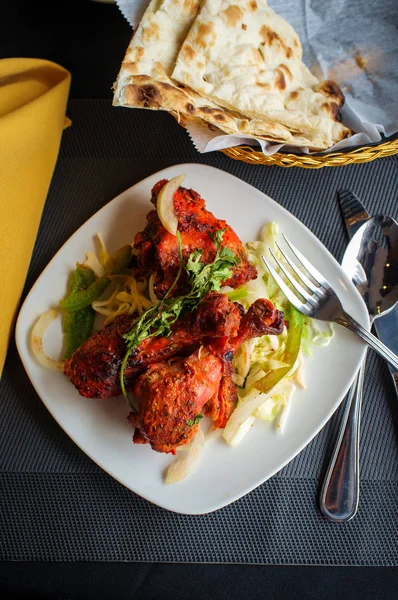 Cozinha Indiana Picante Tandoori Frango Com Guarnição Coentro — Fotografia de Stock