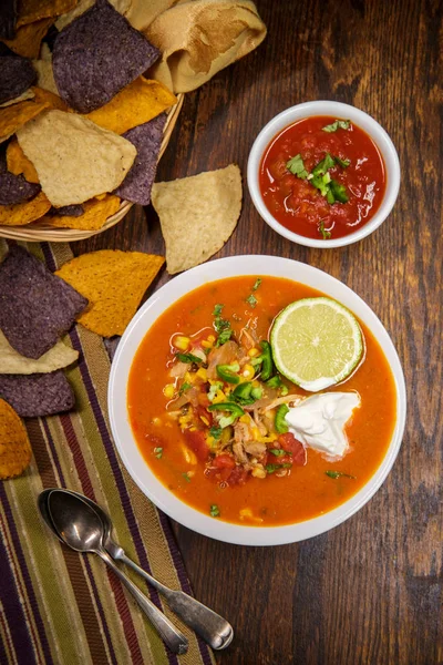 Tortilla Van Hartige Pittige Soep Met Hete Pepers Oranje Paarse — Stockfoto